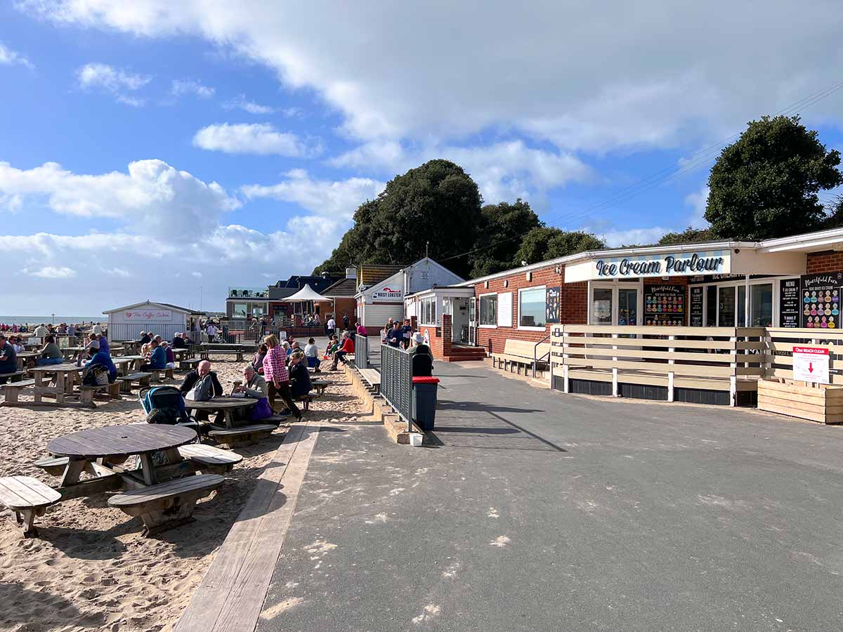 The Noisy Lobster Restaurant at Avon Beach